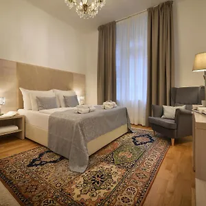 Old Town By Little King 3* Prag